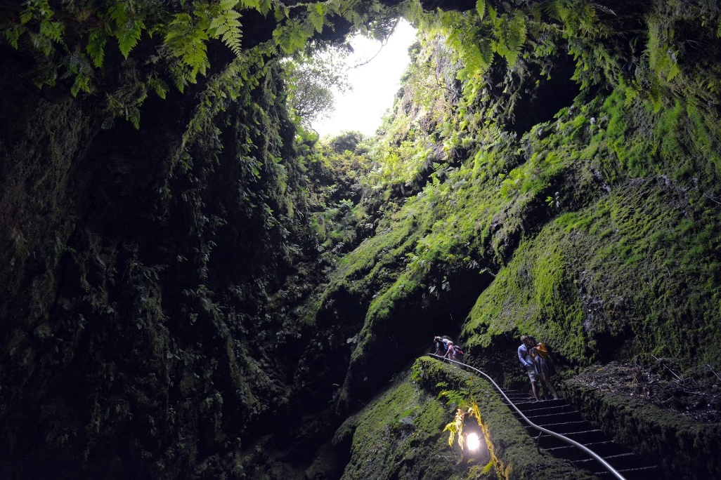algar do carvao azores portugal