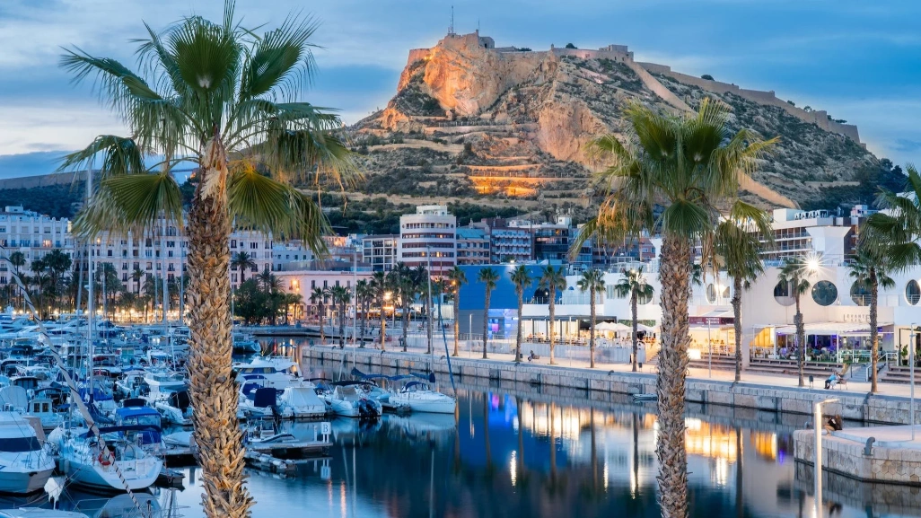 viajar a alicante. vacaciones de playa. viajar por españa 