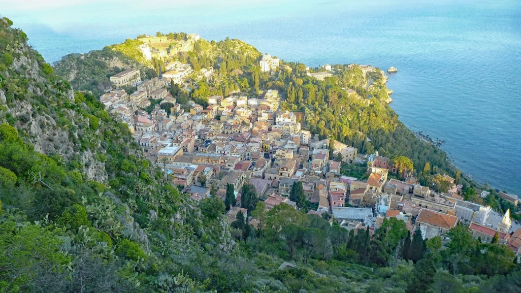 viajar a taormina. viajes a sicilia. vacaciones en italia.