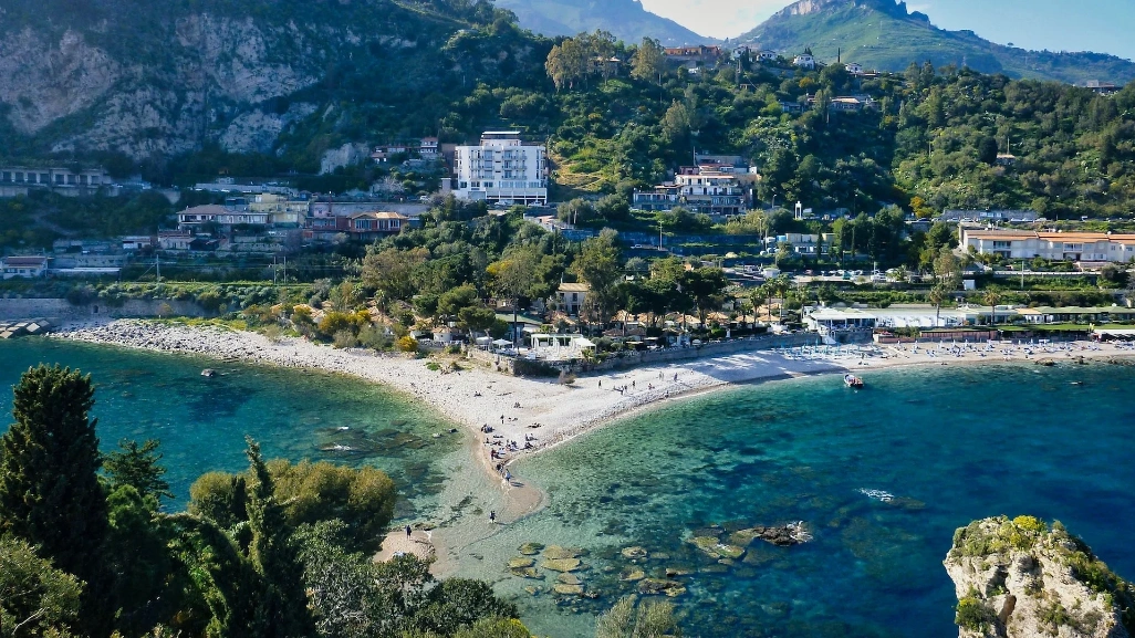 viajar a taormina. viajes a sicilia. vacaciones en italia.