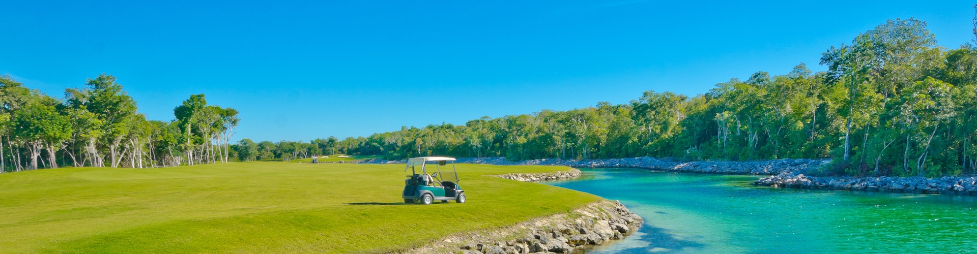 Jugar a golf en la Rivera Maya México