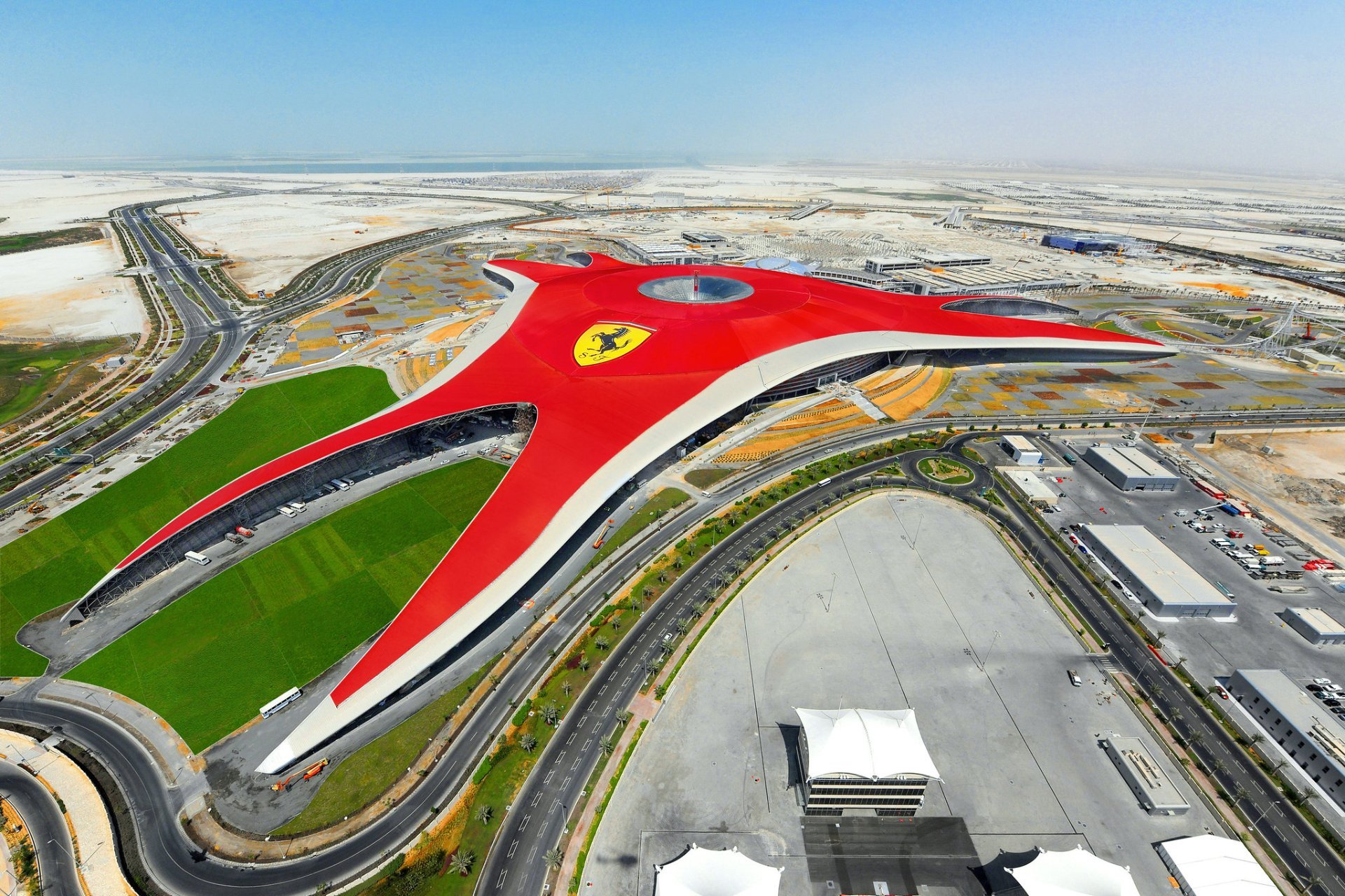 Abu Dhabi familiar con Ferrari World