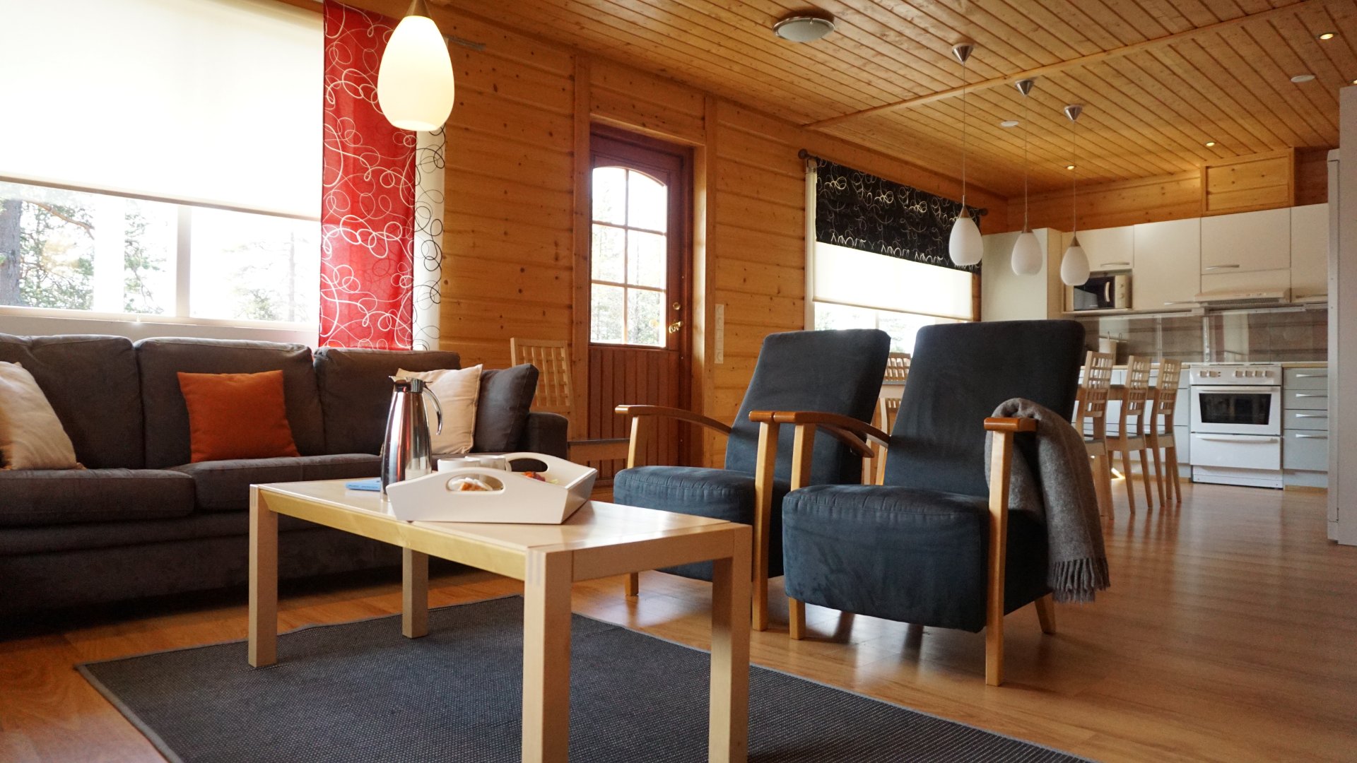 finlandia-laponia-salla-sallatunturin-tuvat-hotel-salon-comedor-cocina