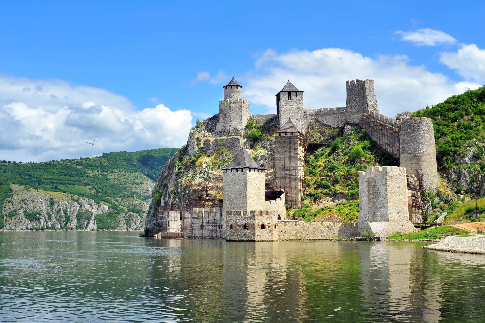SERBIA IMPRESCINDIBLE