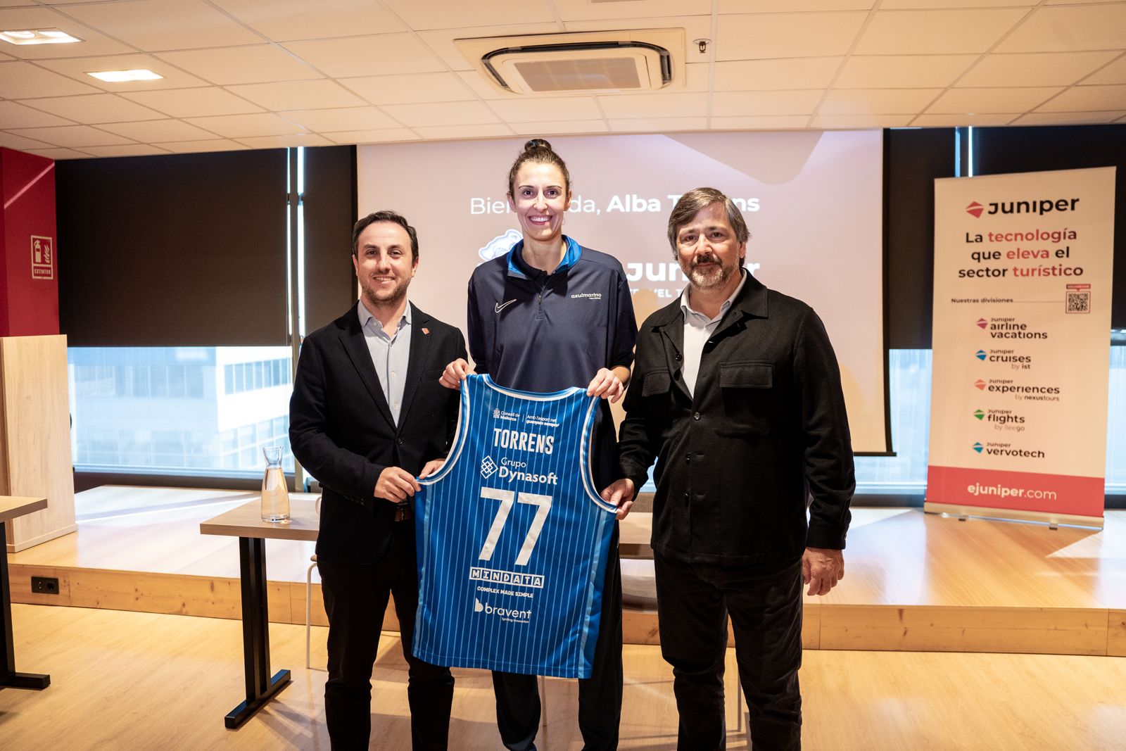 Alba Torrens ya es oficialmente parte de la familia Azulmarino