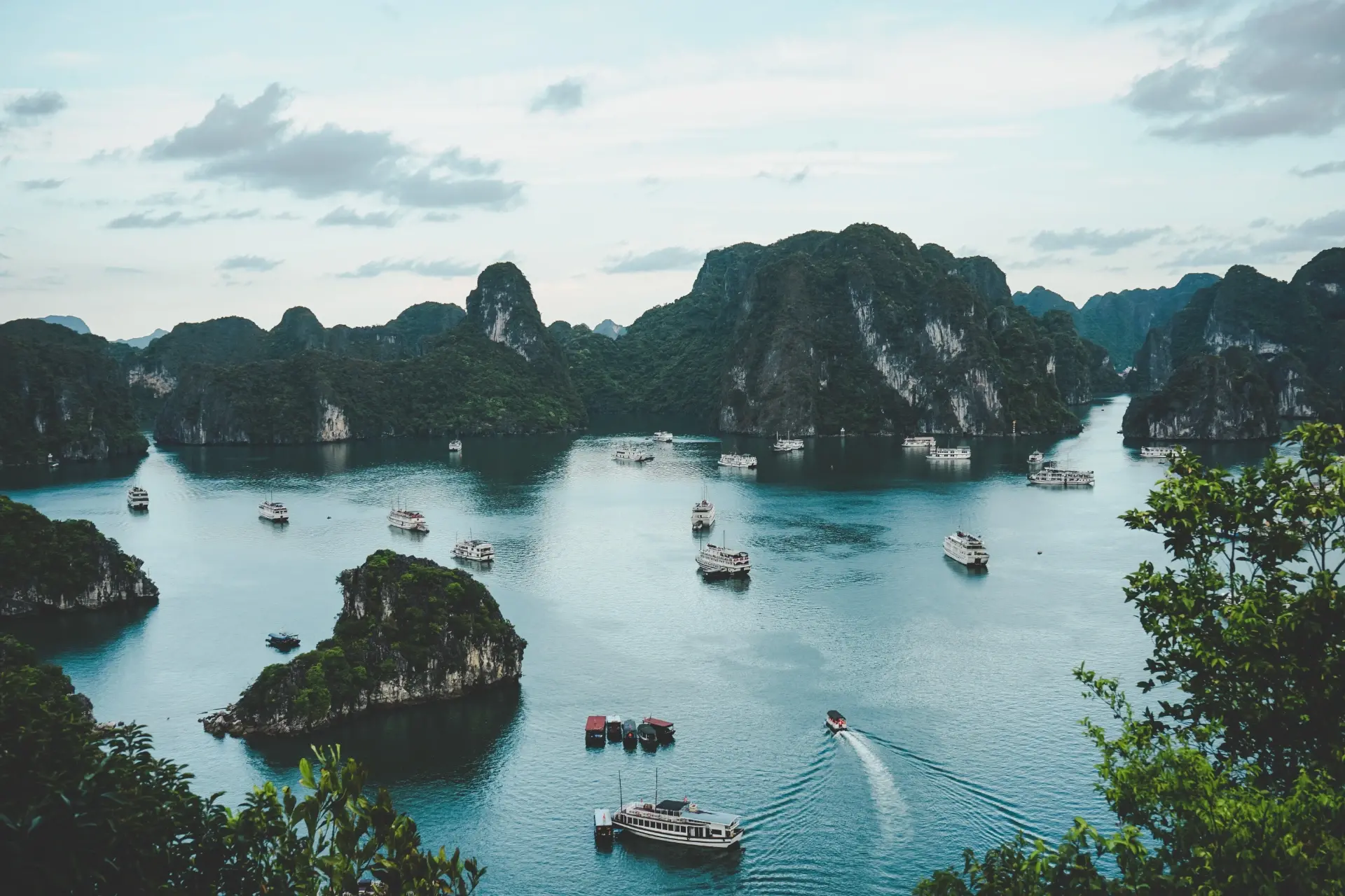 Bahia-de-Halong_Vietnam_1