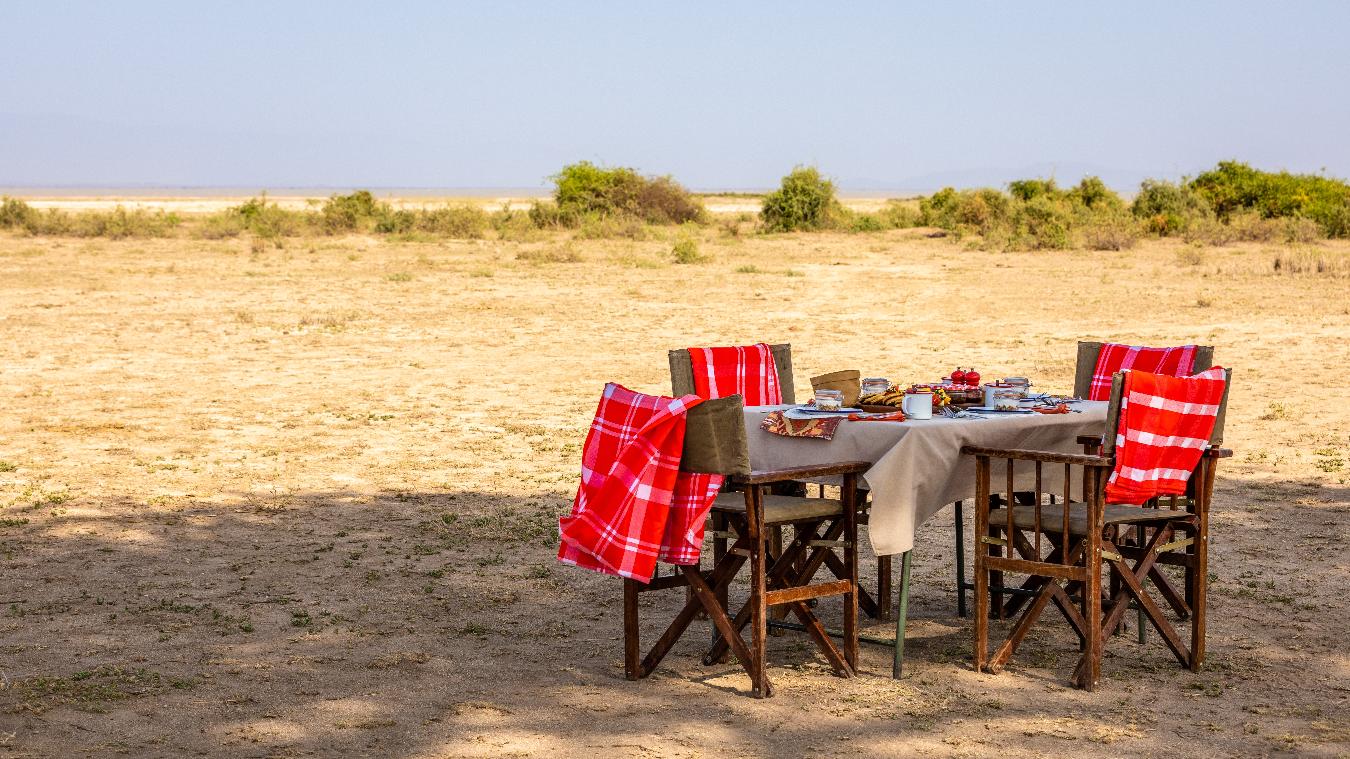 Desayuno de lujo en el bosque nacional de Amboseli, Kenia