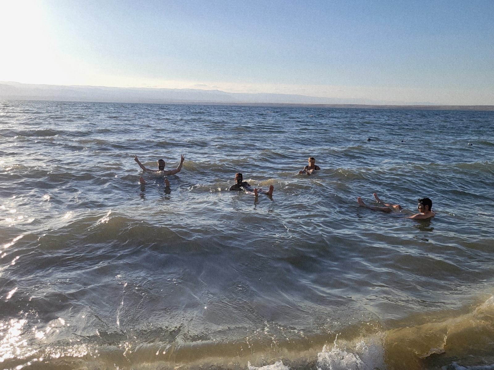 Flotación en las aguas del Mar Muerto