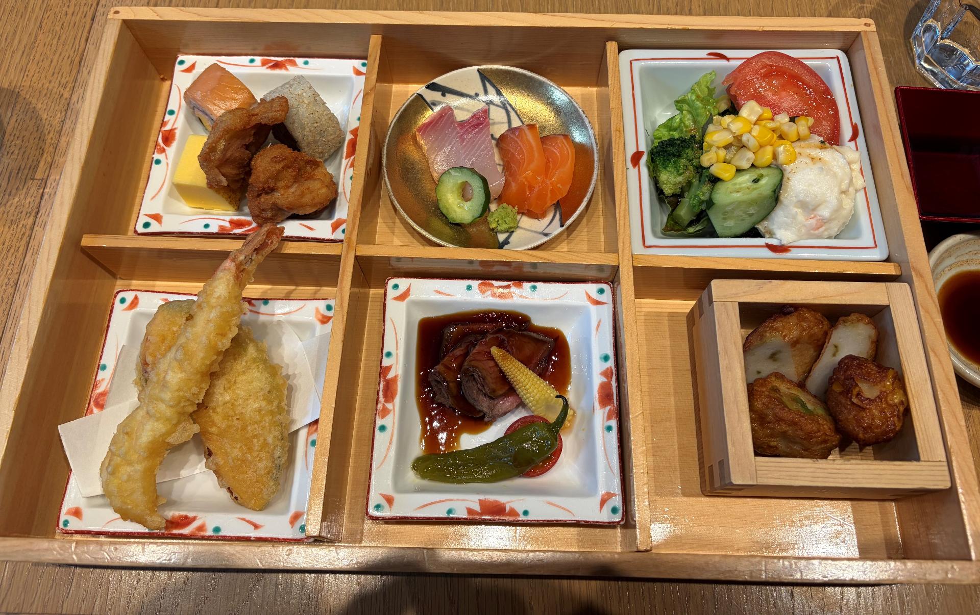Presentación platos de comida japonesa