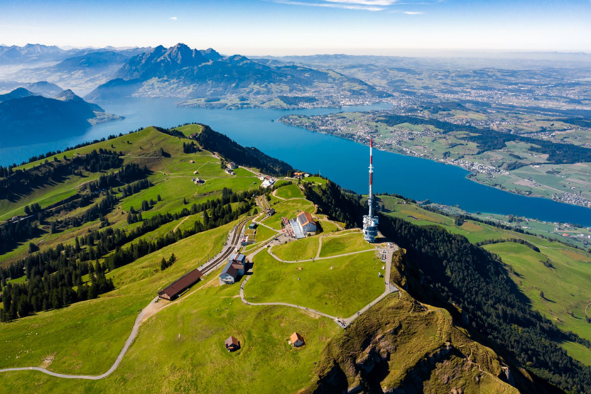 Panorámica de Paisaje del Lago Lucerna desde el mirador Rigi Kulm, Lucerna, Suiza