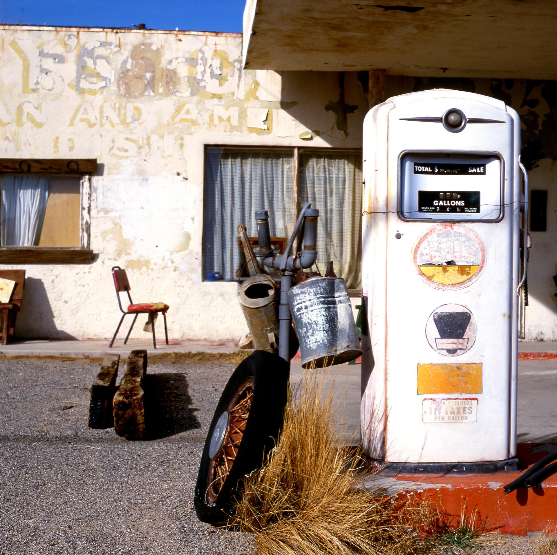 Antigua gasolinera en un pueblo fantasma de la ruta 66