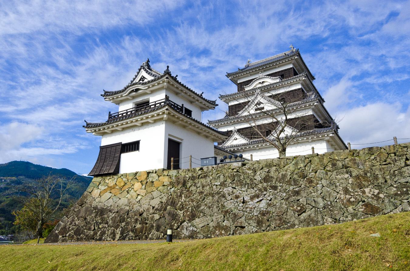 Castillo de Ozu, también conocido como Castillo de Jizogatake
