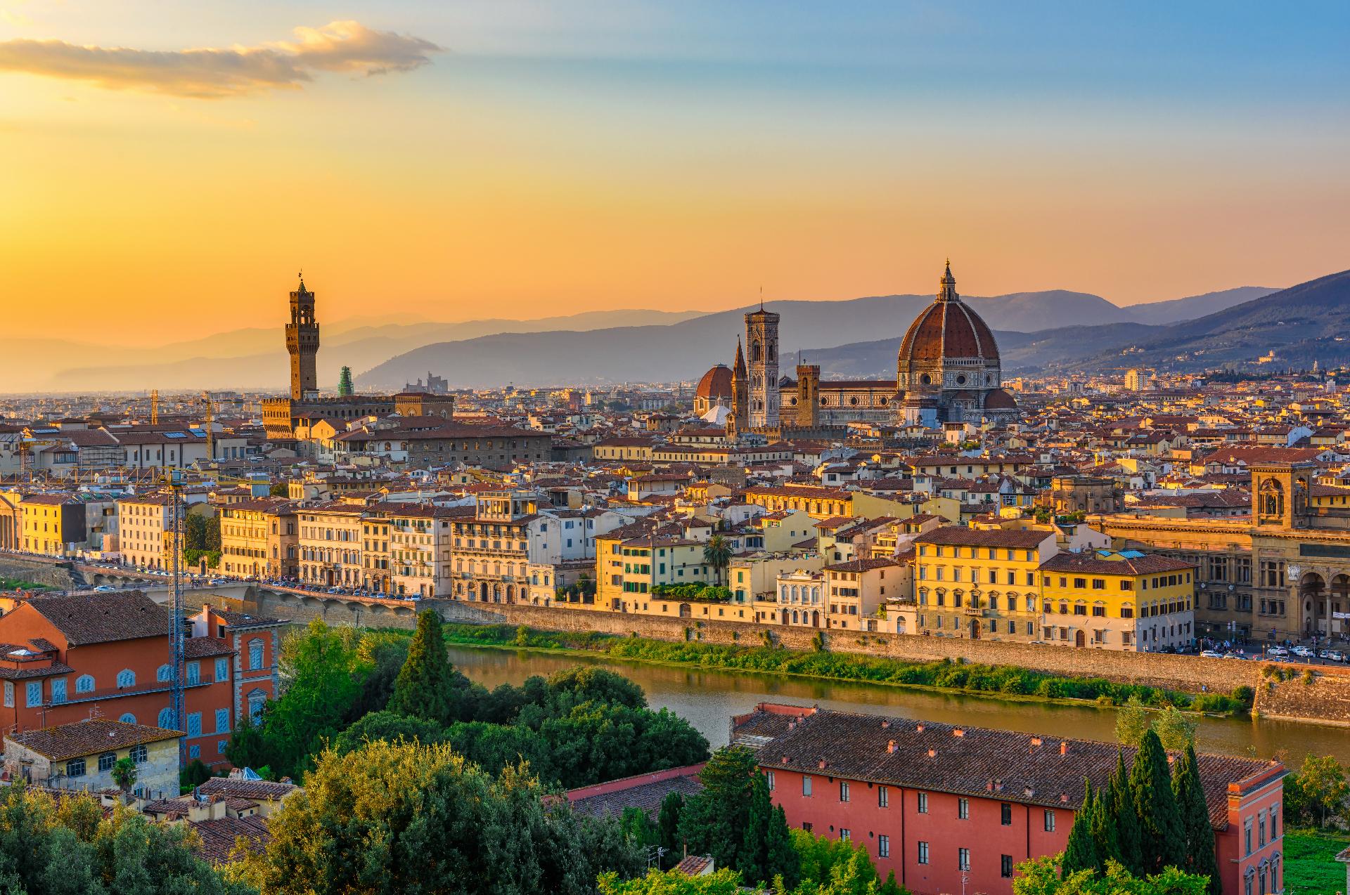 Vistas al atardecer de Florencia, Palazzo Vecchio y Florencia Duomo, Italia