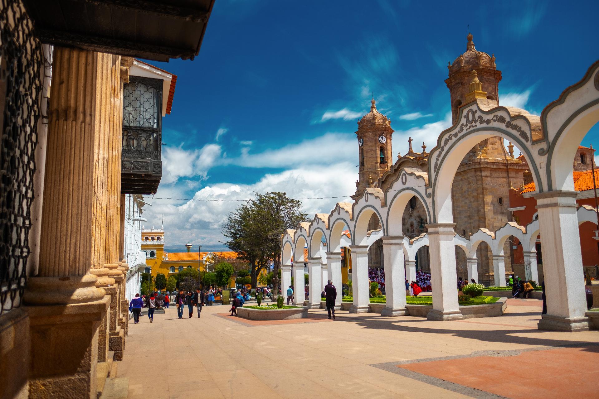 Descubriendo Bolivia y Perú. Ciudades Coloniales, Desierto Blanco y Tesoros Incas Descubriendo Bolivia y Perú. Ciudades Coloniales, Desierto Blanco y Tesoros Incas