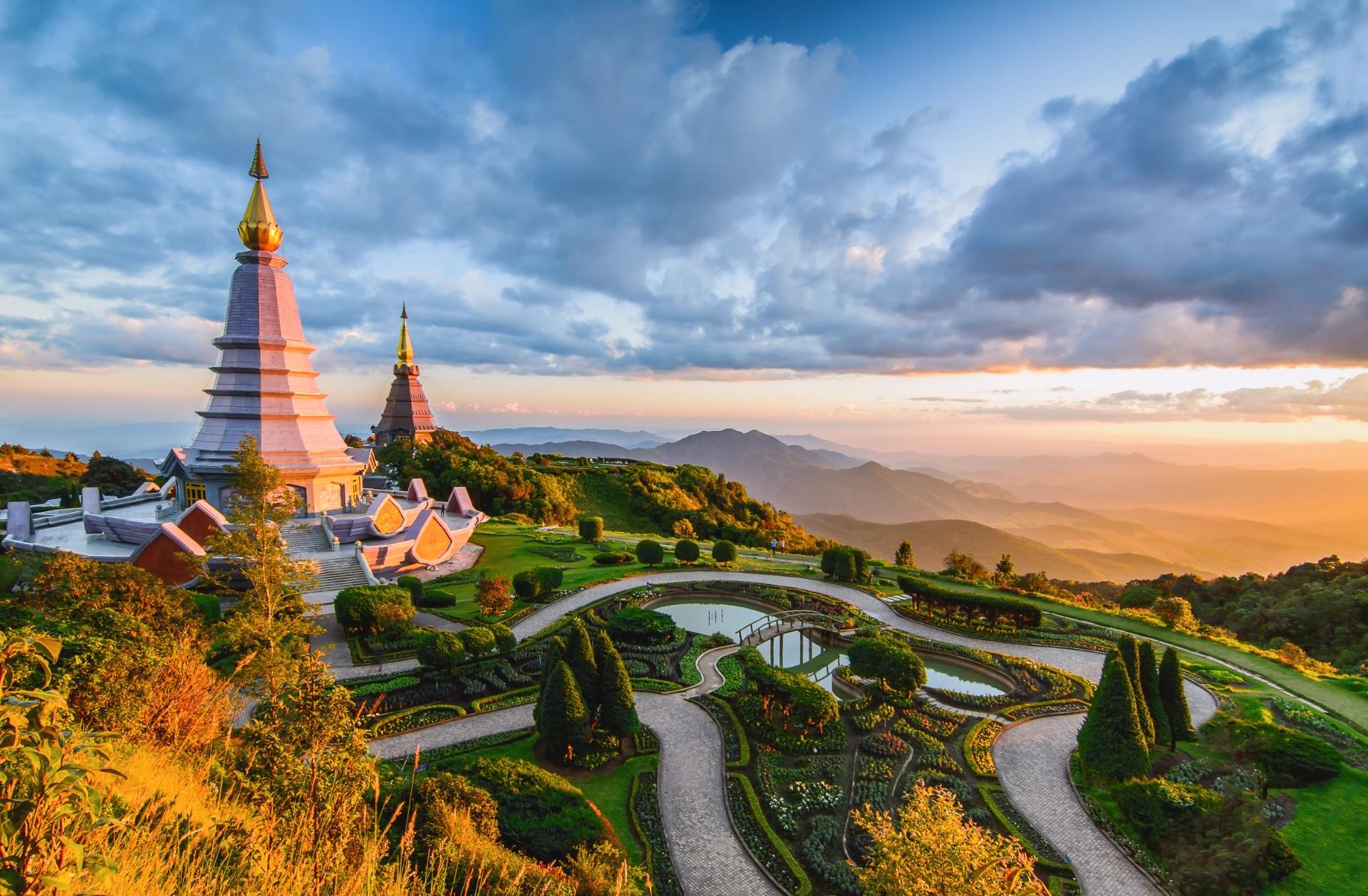 dos-pagodas-en-la-montana-Doi-Inthanon-Chaingmai