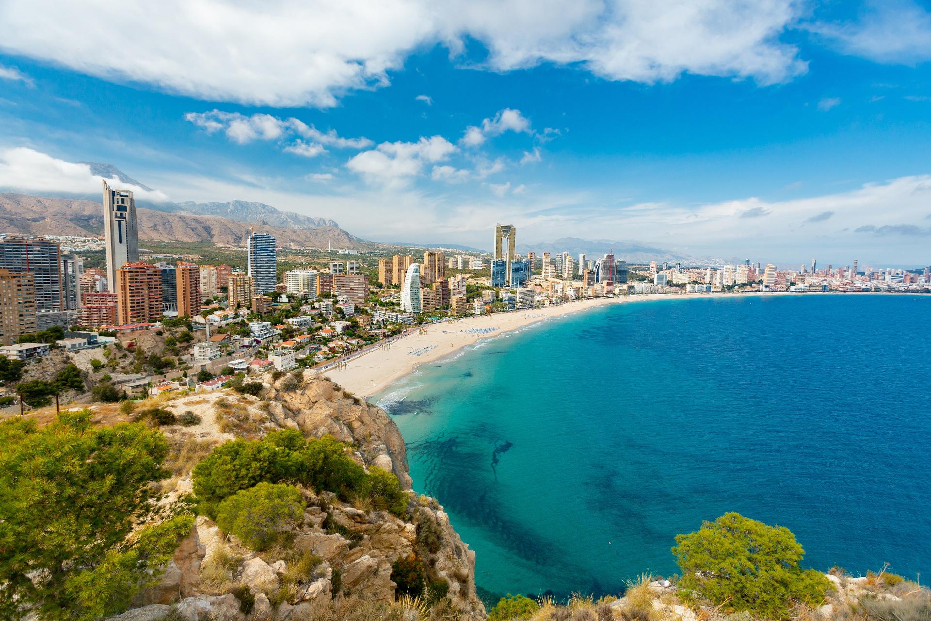 Descubre Benidorm: Días de relax y diversión al sol - Bus desde Madrid
