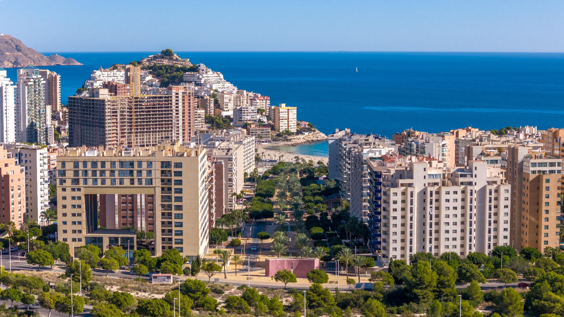 Descubre Benidorm: Días de relax y diversión al sol - Bus desde San Sebastián Descubre Benidorm: Días de relax y diversión al sol - Bus desde San Sebastián