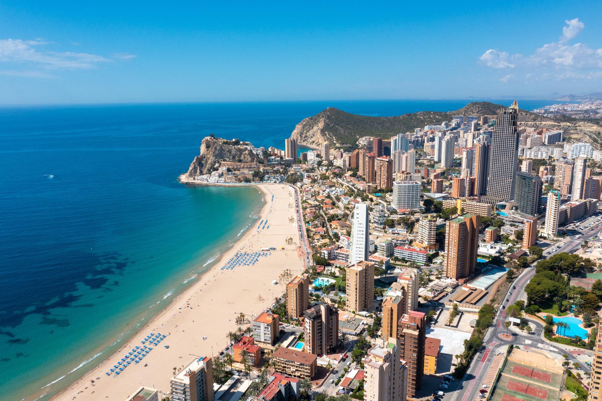 Descubre Benidorm: Días de relax y diversión al sol - Bus desde Madrid Descubre Benidorm: Días de relax y diversión al sol - Bus desde Madrid