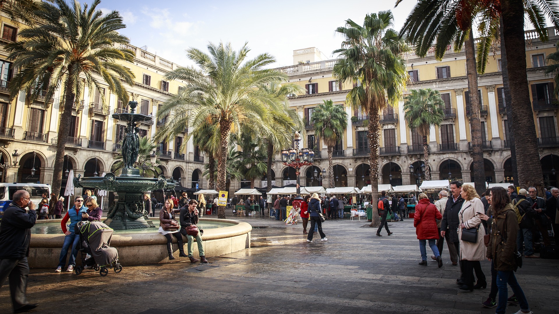 Plaza en el centro. Barrio gótico de Barcelona España