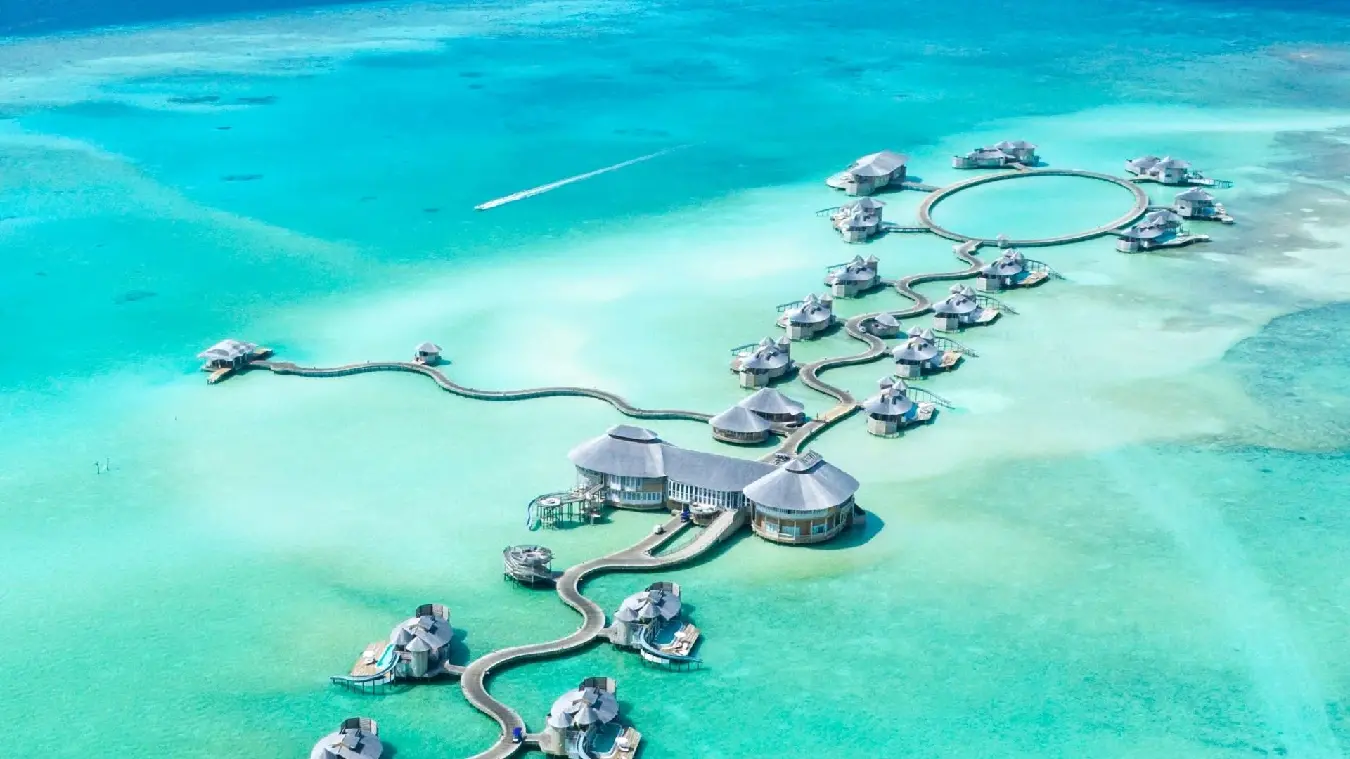 viajar a maldivas. viajes de lujo y luna de miel con aguas cristalinas