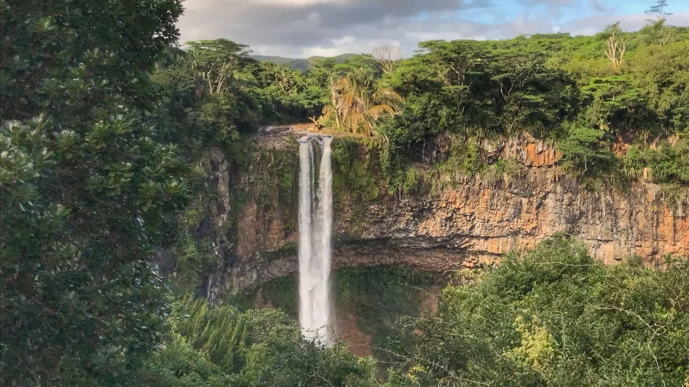 viajes de aventura islas mauricio viajar a africa cascada chamarel