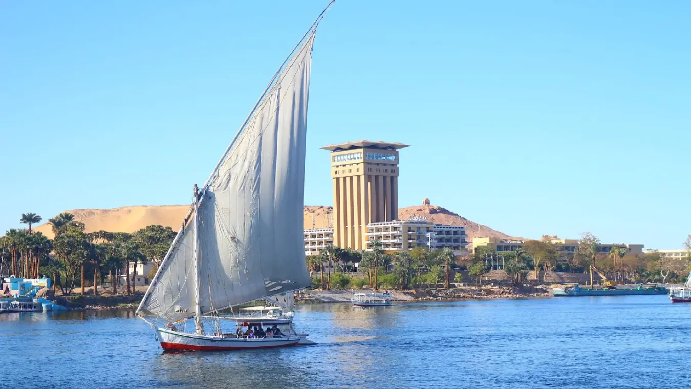 viajar en crucero por el rio nilo en asuan, egipto. viajes a africa