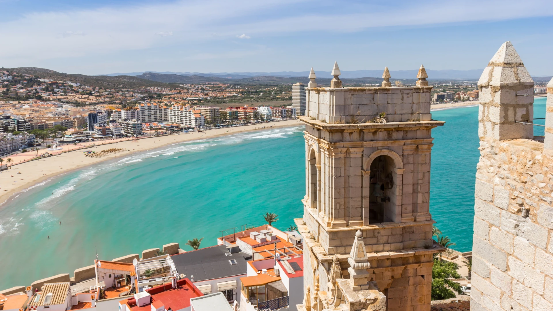 Benidorm, Tenerife y Peñíscola son los destinos más demandados por los viajeros de más de 55 años