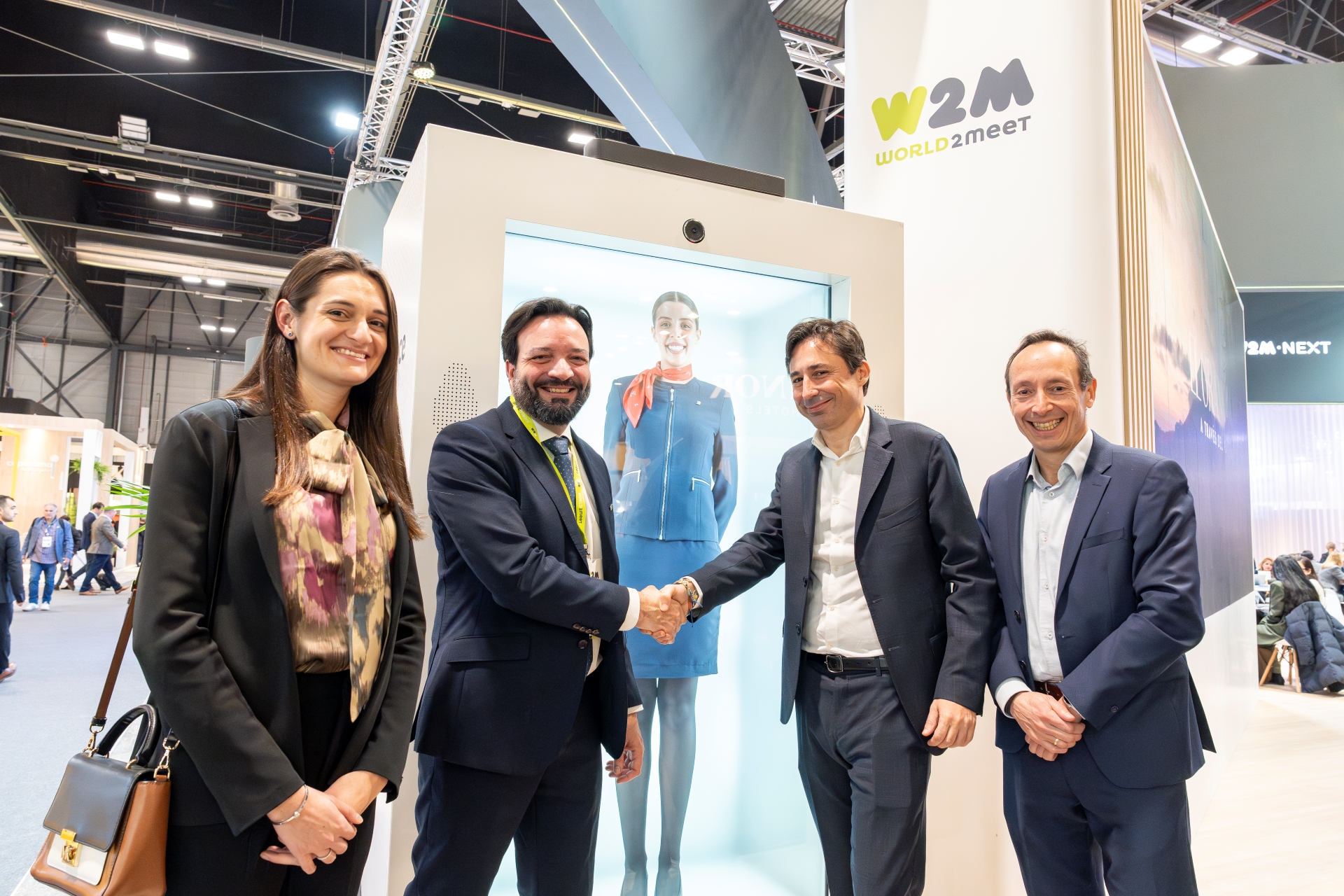 W2M presenta en FITUR la versión 2.0 de su embajadora digital MIA 