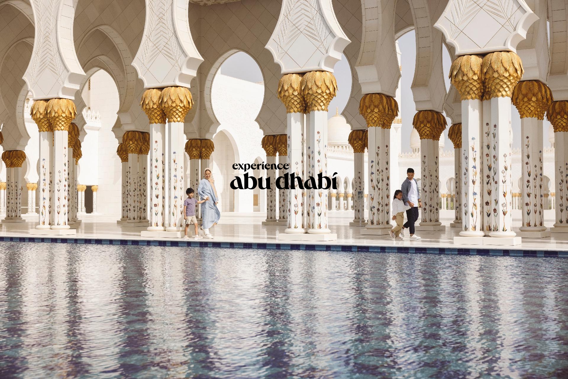 Walking-around-Sheikh-Zayed-Grand-Mosque